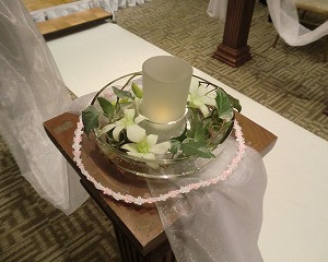 挙式会場に飾られていた装花です。かわいらしいイメージ。|359918さんの調布クレストンホテルの写真(68224)