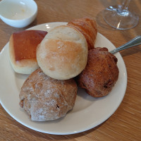 糸島フレンチコースの7種類のパンです。