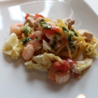 クリームパスタ。コース料理はイタリアン。