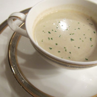 コース料理、スープ。少し珍しい豆のスープ