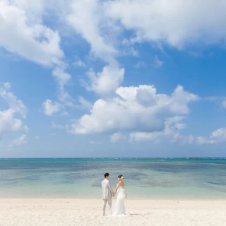 ビーチ撮影で一番遠めのもの。昼頃の海はこんな感じです。