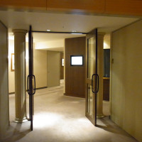 28階披露宴会場　エレベーターホールからの入り口