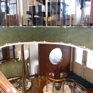 船内　1階と2階　螺旋階段途中より|362085さんのザ・クルーズクラブ東京の写真(93175)
