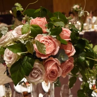 テーブル席の花