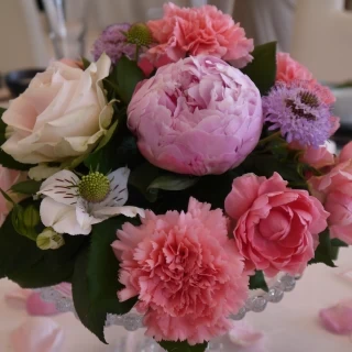 テーブル席の花