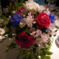 テーブル席の花