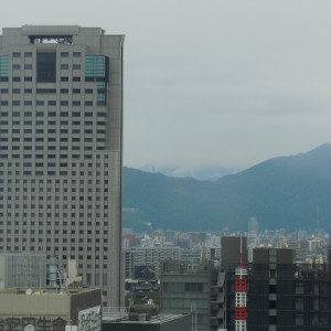 高層階にある披露宴会場から見える広島市内の風景。|364240さんのANAクラウンプラザホテル広島の写真(87585)