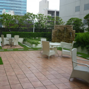 ガーデンパーティの際は椅子等は移動させます|365025さんのレストランパンセ(東京グランドホテル内)の写真(85246)
