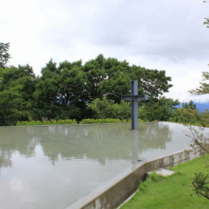 この池からバルーンリリース等を行います。|365082さんの天空の桝水高原教会の写真(111435)