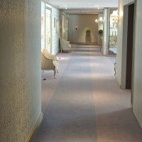 デザイナーズホテルの廊下