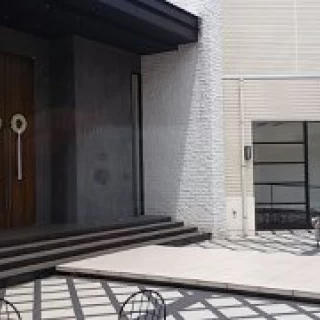 チャペルの前
