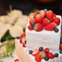 ウェディングケーキ。生ケーキにしました。