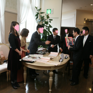 披露宴会場の受付(3階廊下ロビー)|365856さんのアインパルラ浦島の写真(107413)