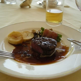 メインの肉料理