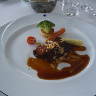 メインの肉料理