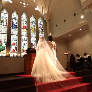 ロングヴェールと階段 左