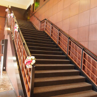 挙式会場：階段のバージンロード