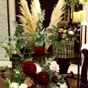 ソファー席の装花|367704さんのヒルサイドクラブ迎賓館（徳島）/テイクアンドギヴ・ニーズウェディングの写真(2465507)