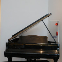 会場のピアノ