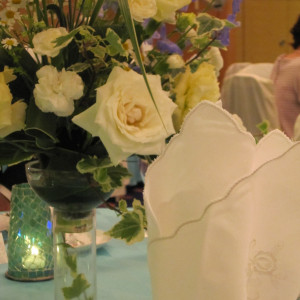 お花は白で統一してあり、きれい！|367907さんの長岡グランドホテル （ 横浜BBHグループ）の写真(99689)