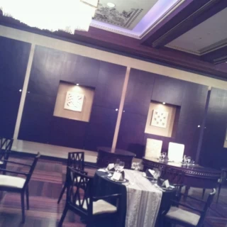 シンプルな披露宴会場