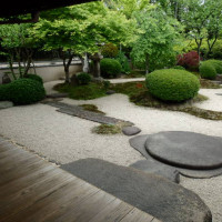 日本家屋〜ゲスト控え室の縁側から眺める庭園〜