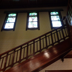 披露宴会場〜お色直し入場等で使用可能な階段〜|368368さんの旧松本邸(西日本工業倶楽部)の写真(136991)