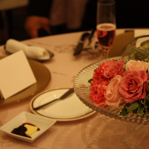 テーブルと装花|368564さんのスイート&グレイス プライベートガーデン（ウエディング取扱終了）の写真(103597)