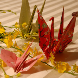 各テーブルには自分たちで折った鶴をアクセントに|368607さんの函館国際ホテルの写真(101854)
