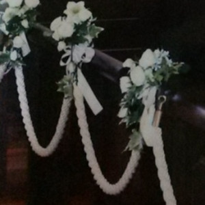 チャペルの招待客座席の装花|368895さんの国際ホテル宇部の写真(106019)