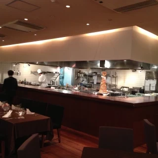 オープンキッチンの披露宴会場