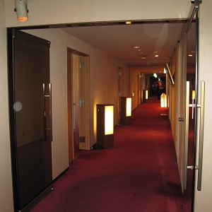 更衣室などがある廊下|369387さんの宇都宮グランドホテル（営業終了）の写真(214029)