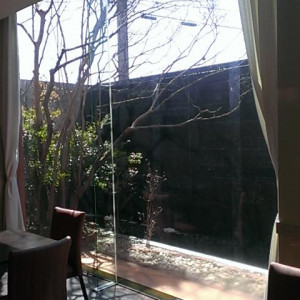 カフェの所は日がさして綺麗でした|370006さんのHAMILTON HOTEL KAZUSA（ハミルトンホテルカズサ）の写真(111261)