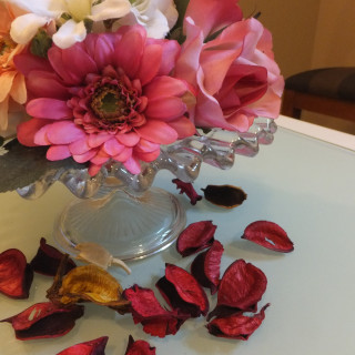 控室のテーブルに飾られた花