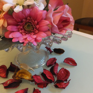 控室のテーブルに飾られた花|370011さんのアニエス会津（営業終了）の写真(110137)