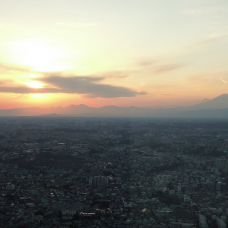 披露宴会場からの夕焼けと富士山