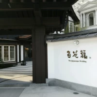 玄関は和風
