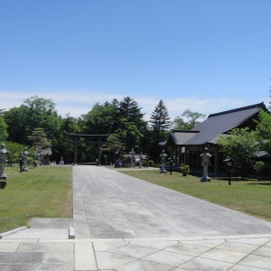 境内から見た神社の参道|370701さんの和泉荘の写真(534903)