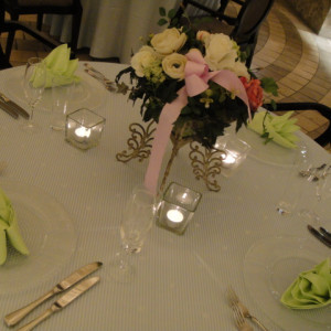 ゲストテーブルのコーディネート|370701さんの冠稲荷神社 宮の森迎賓館 ティアラグリーンパレスの写真(449770)