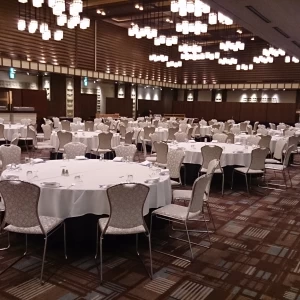 150名収容可能な披露宴会場。天井も高いので開放感あります。|370873さんのホテル国際21の写真(117783)