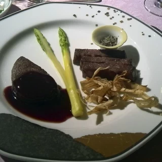 結構しっかりした味付けの肉料理