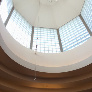 チャペル前のホール天井には雨天時に鳴らす鐘がついていました|371968さんの西明石 ホテルキャッスルプラザの写真(120732)