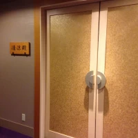 本格的な神殿式の会場がある