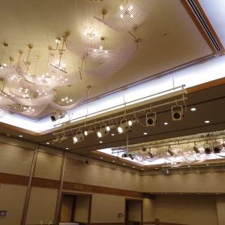 光輪の間　照明