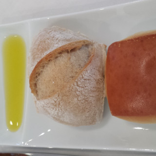 焼き立てパン。