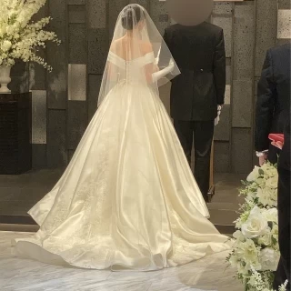 新郎新婦後ろ姿