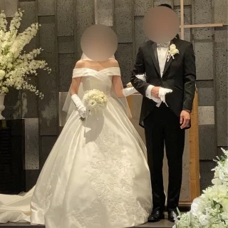 新郎新婦退場前のドレス・タキシード写真