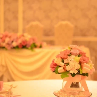 各卓の装花はあまりお金をかけなくてもステキです