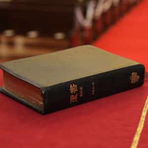 牧師さんの聖書。実際持ってます。|374090さんの聖ラファエル教会（岐阜）（ウエディング取扱終了）の写真(168501)