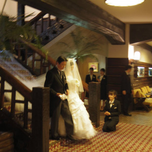 歴史を刻んだ重厚な階段からの入場|374652さんの雲仙観光ホテルの写真(142705)